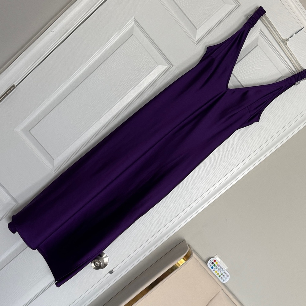 Sleek Deep Purple V-Neck Midi Bodycon Dress